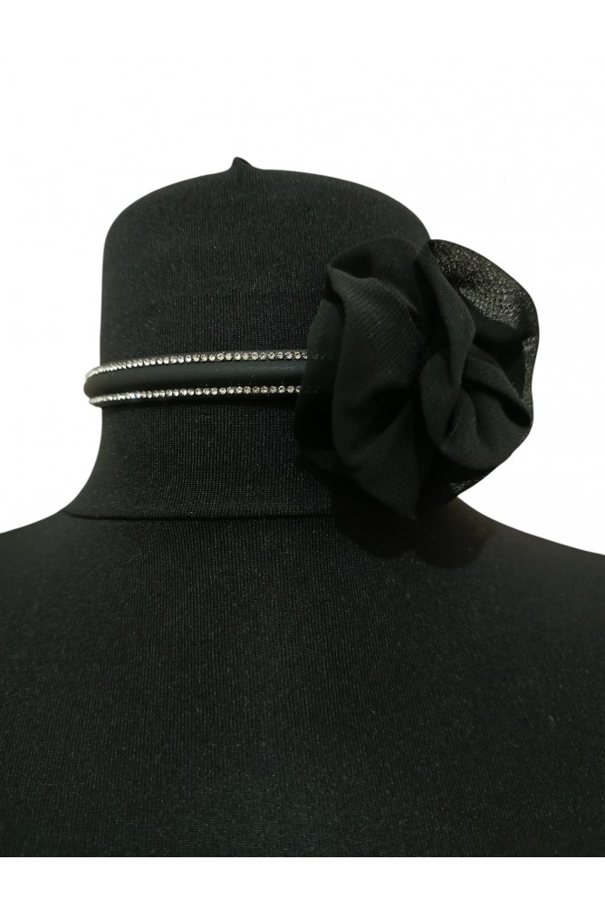 Çiçek Detaylı Taşlı Choker