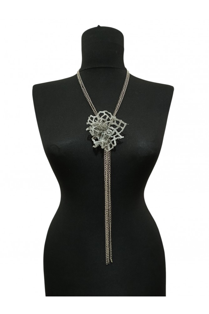 Gri Yaprak Çiçek Kolye