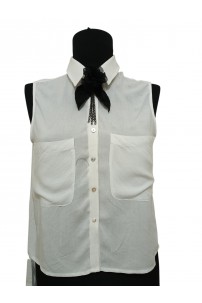 Siyah Çiçek Detaylı  Kolye